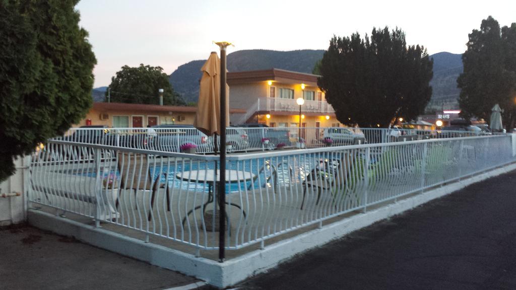 Swiss Sunset Inn Penticton Exteriör bild