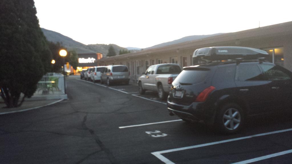 Swiss Sunset Inn Penticton Exteriör bild