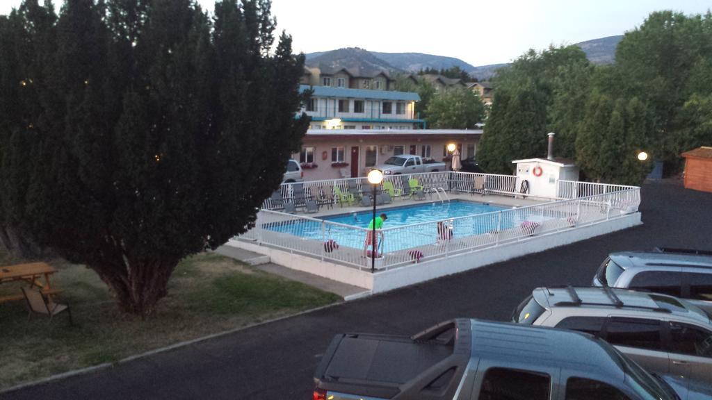 Swiss Sunset Inn Penticton Exteriör bild